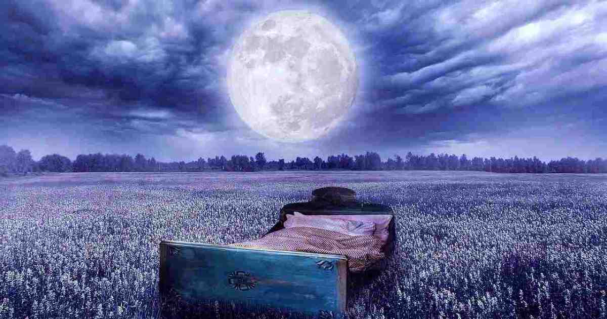 The full moon and sleeping patterns: study shows we go to bed later and sleep less under a full moon